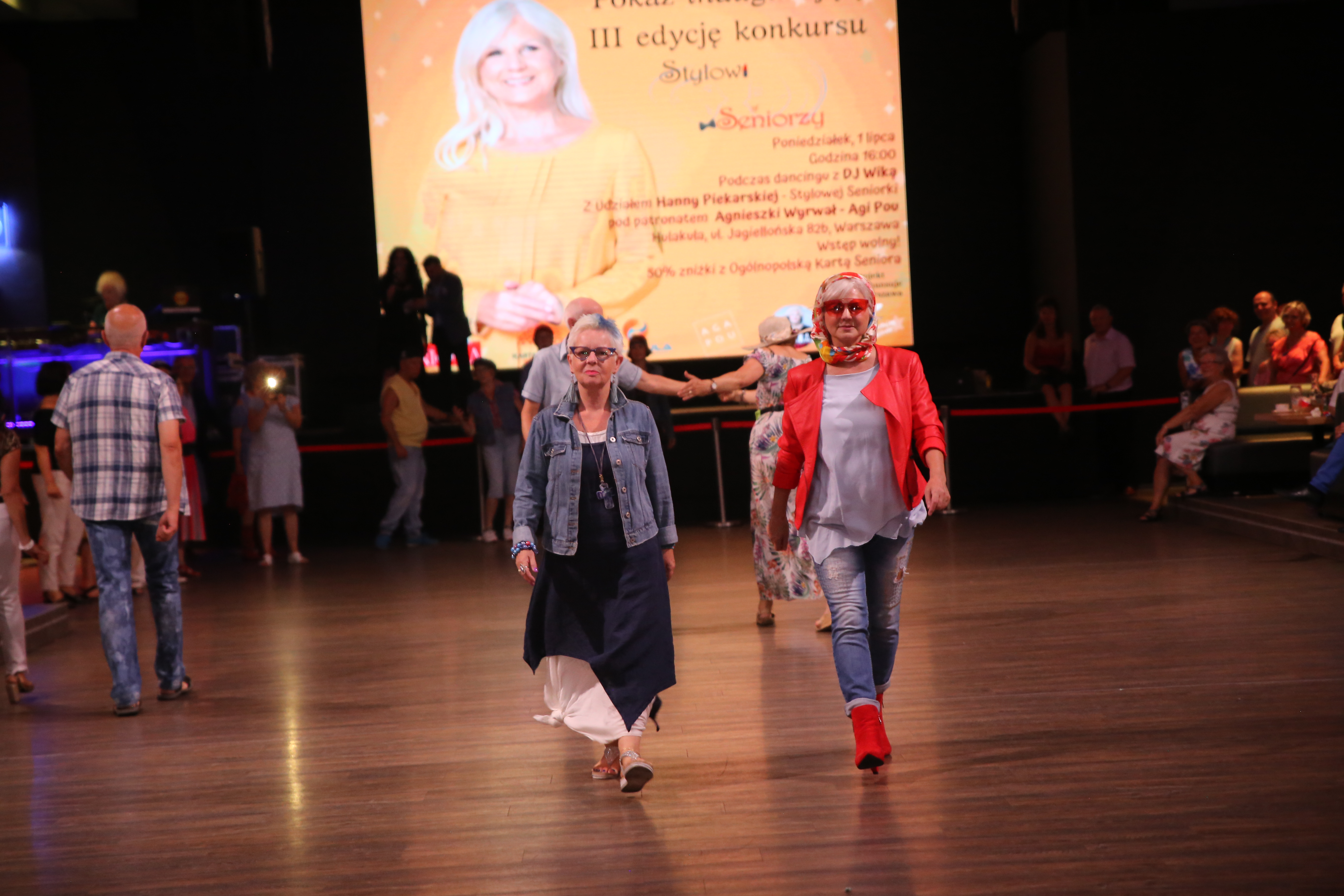 Fotorelacja z pokazu mody inaugurującego trzecią edycję konkursu Stylowi Seniorzy w Hulakula Rozrywkowym Centrum Miasta